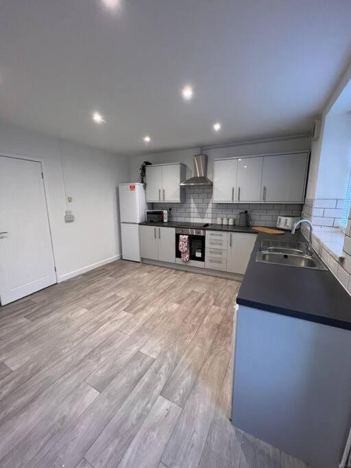 Bridge Place - Spacious Home With Plenty Of Beds! 머티르티드필 외부 사진